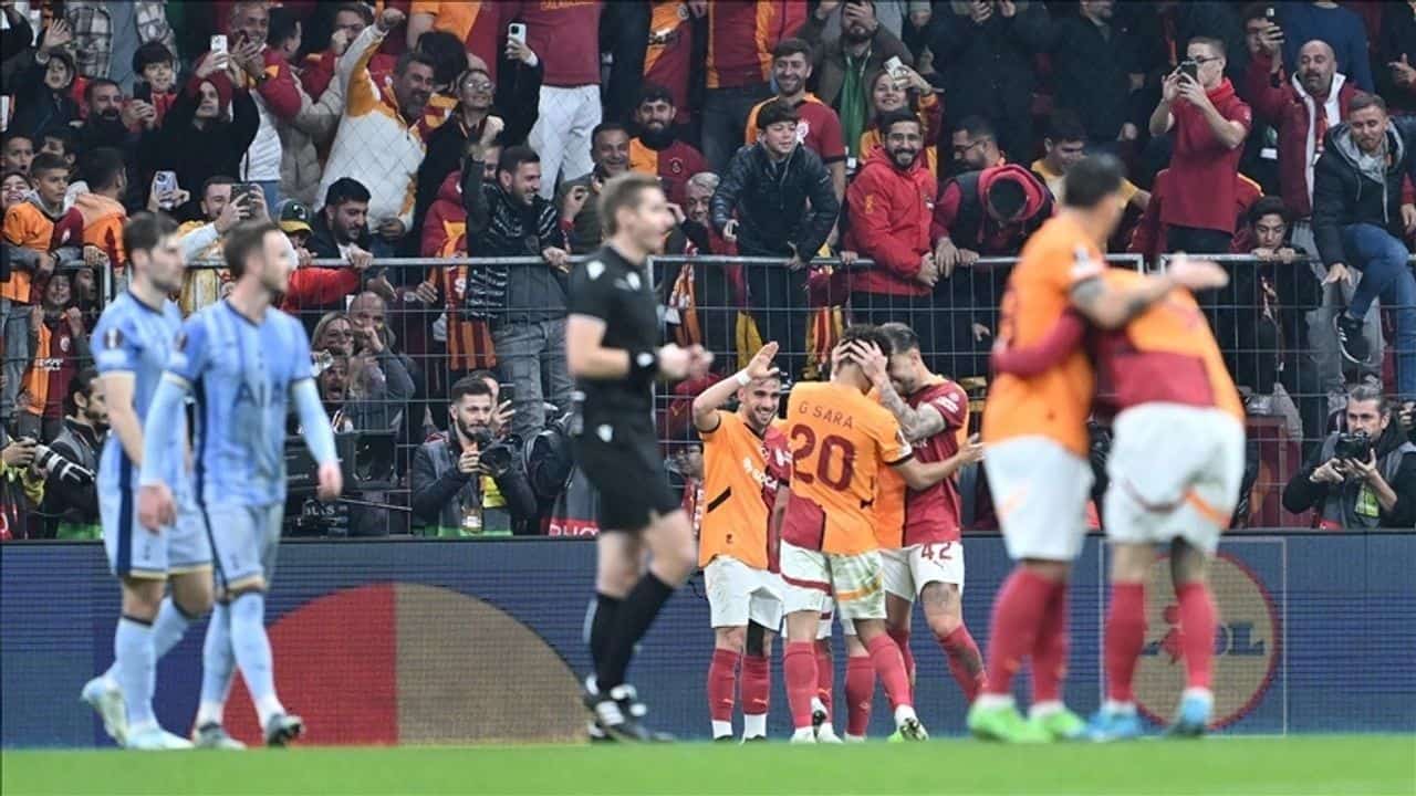 Galatasaray, Tottenham’ı UEFA Avrupa Ligi’nde Tarihine Geçecek Bir Zaferle Mağlup Etti