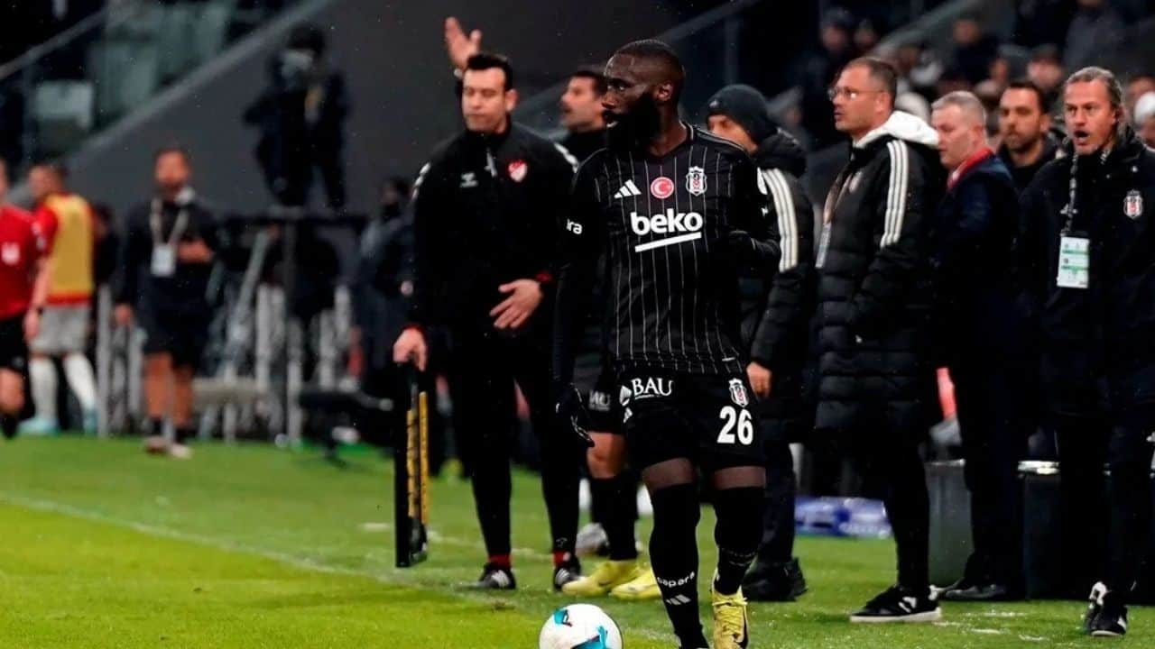 Beşiktaş’ta Ayrılacak İsimler Belli Oluyor: Onana, Chamberlain, Masuaku ve Musrati İle Yollar Ayrılabilir