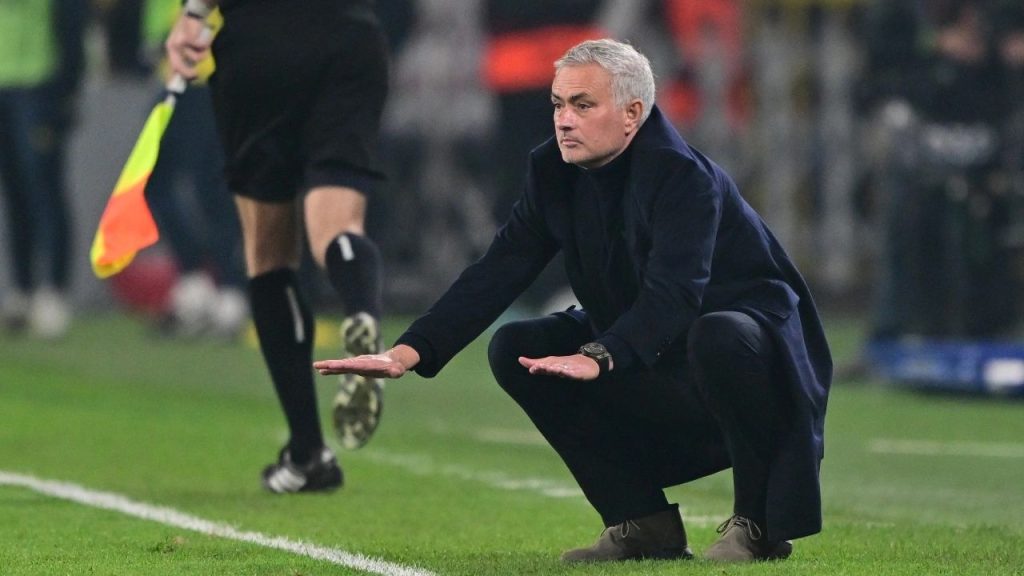 fenerbahçe'de midtylland maçı Öncesi salvatore foti'den mourinho'nun cezası hakkında açıklama