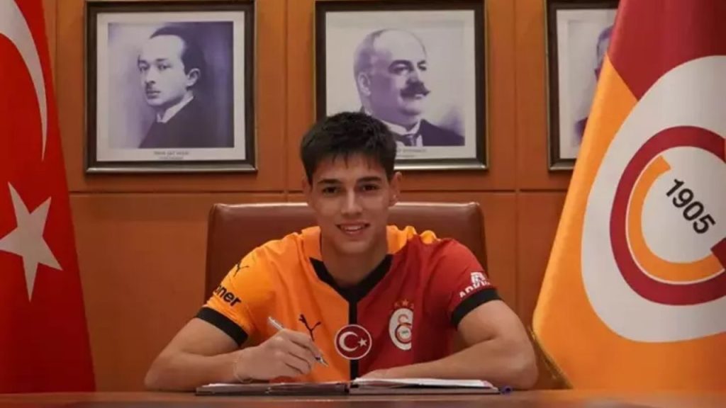  galatasaray, berat yılmaz ile sözleşme uzattı ve kiralık olarak gönderdi