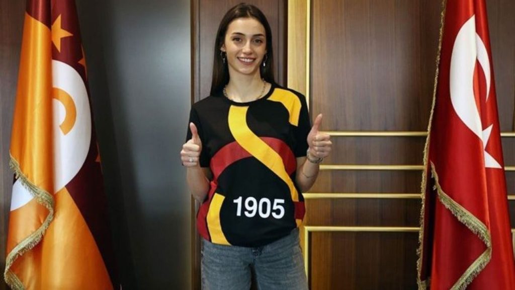 galatasaray daikin, İç transferde eylül akarçeşme yatgın ile sözleşme yeniledi