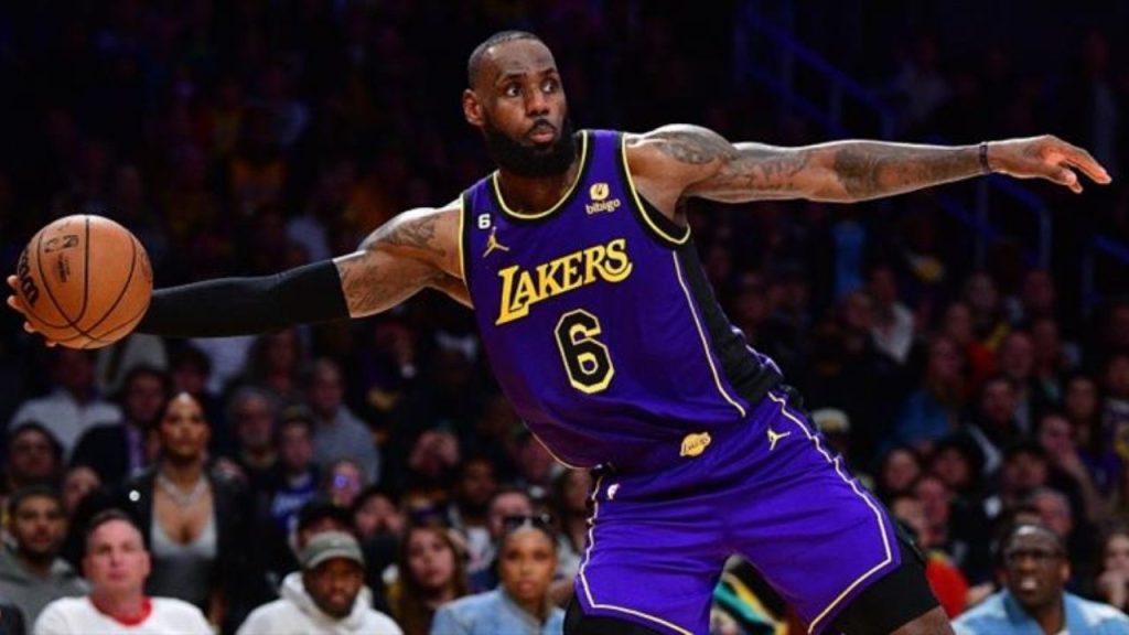 los angeles lakers, washington wizards'ı yenerek sezonun 23. galibiyetini aldı! lebron james tarihe geçti