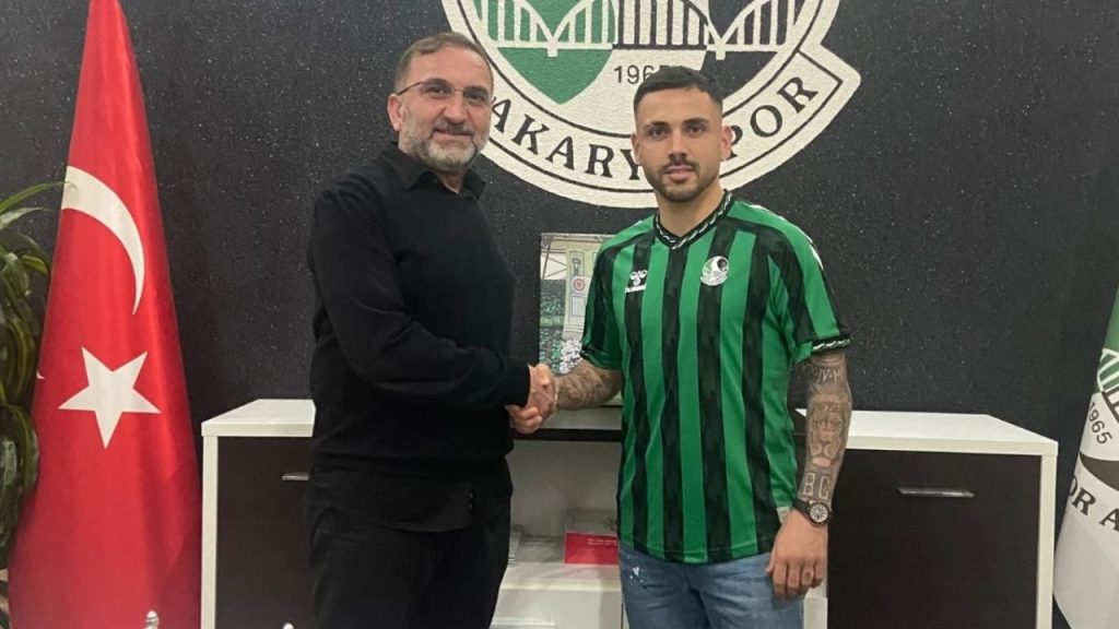  sakaryaspor kadrosuna burak Çoban'ı kattı