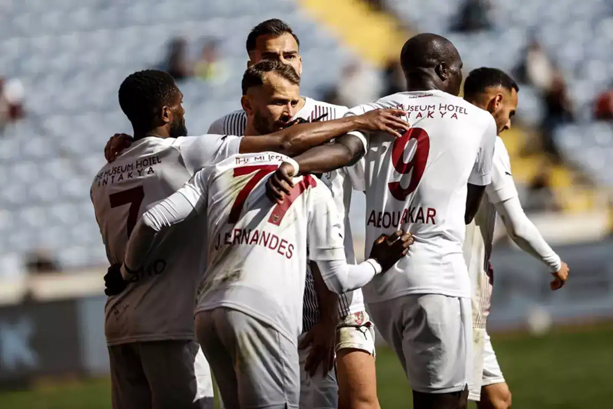 11-maclik-hasret-bitti-hatayspor-alanyaspor-u-1-18381166_6730_amp.jpg