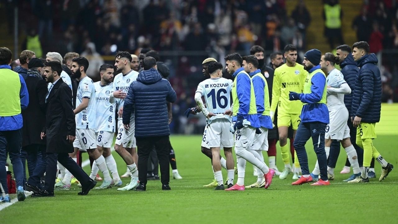 Adana Demirspor'un Galatasaray Maçındaki Olaylarından Dolayı Cezası Ne Olacak