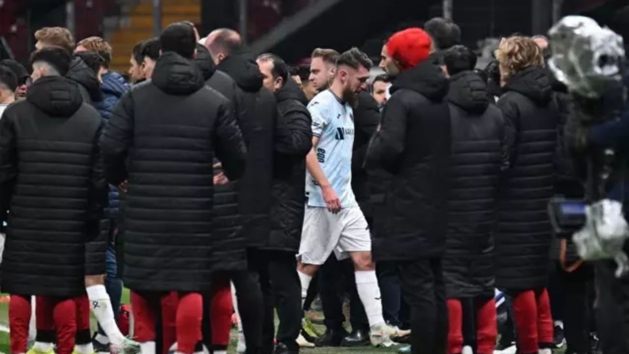 Adana Demirspor'un Sahadan Çekilmesine Fenerbahçe'den Sert Tepki