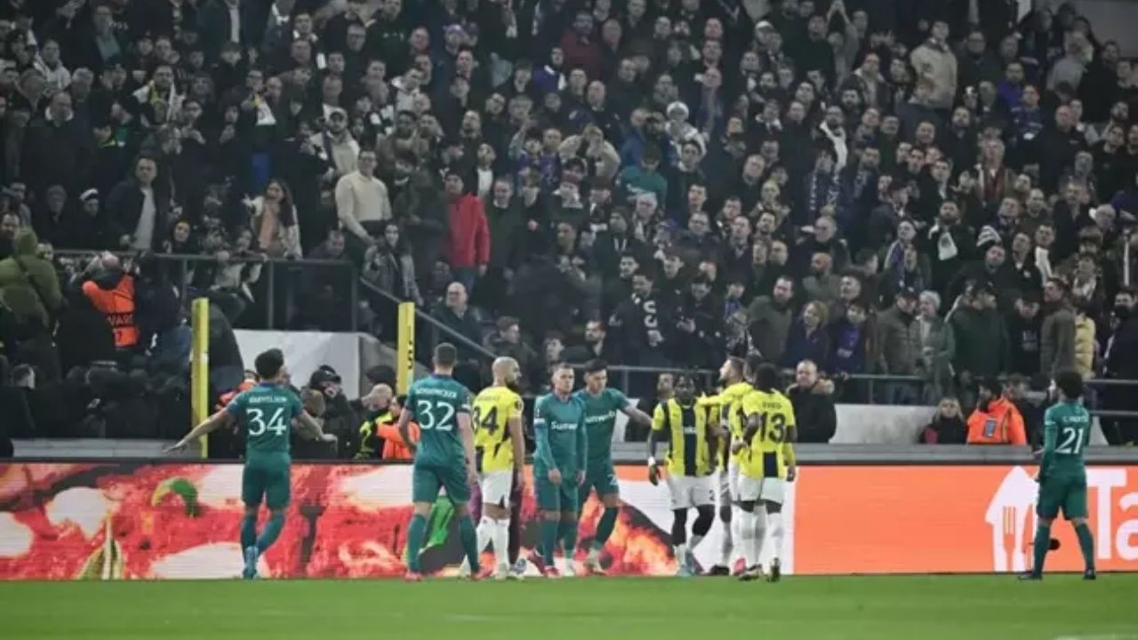 Anderlecht-Fenerbahçe maçı olaylar nedeniyle durdu