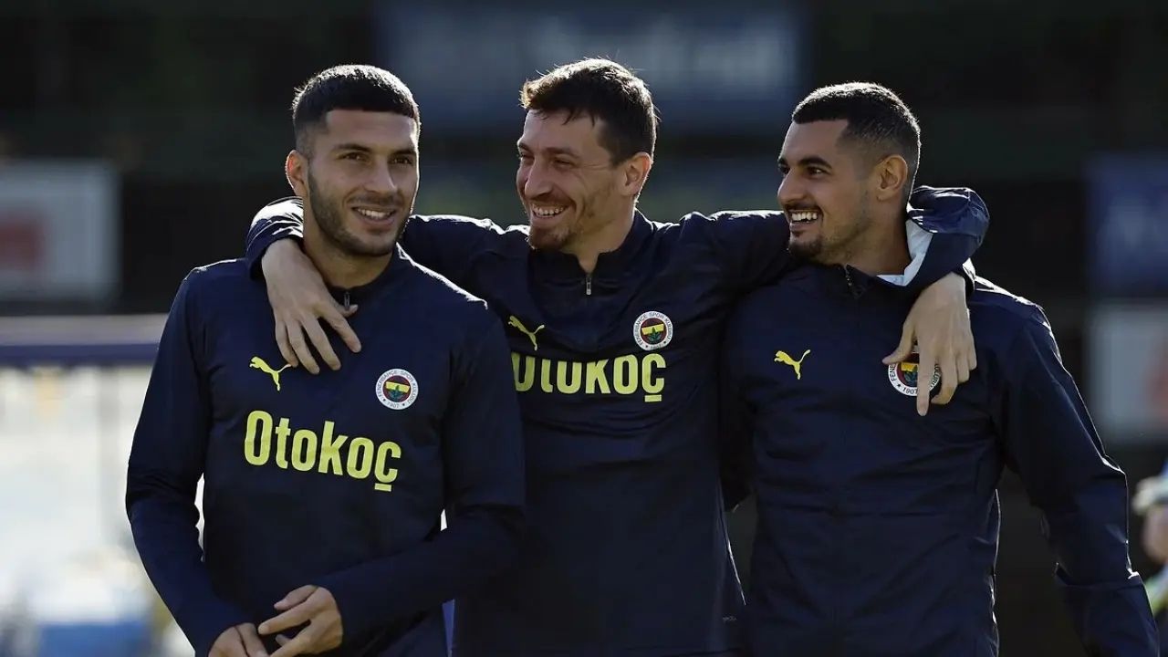 arda turan, fenerbahçe'nin forma giydirmeyip transfer ettiği futbolcuyu hemen kaptı!