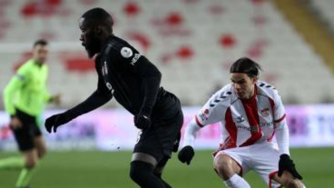beşiktaş maçında 2 sakatlık bir futbolcu hastaneye götürüldü