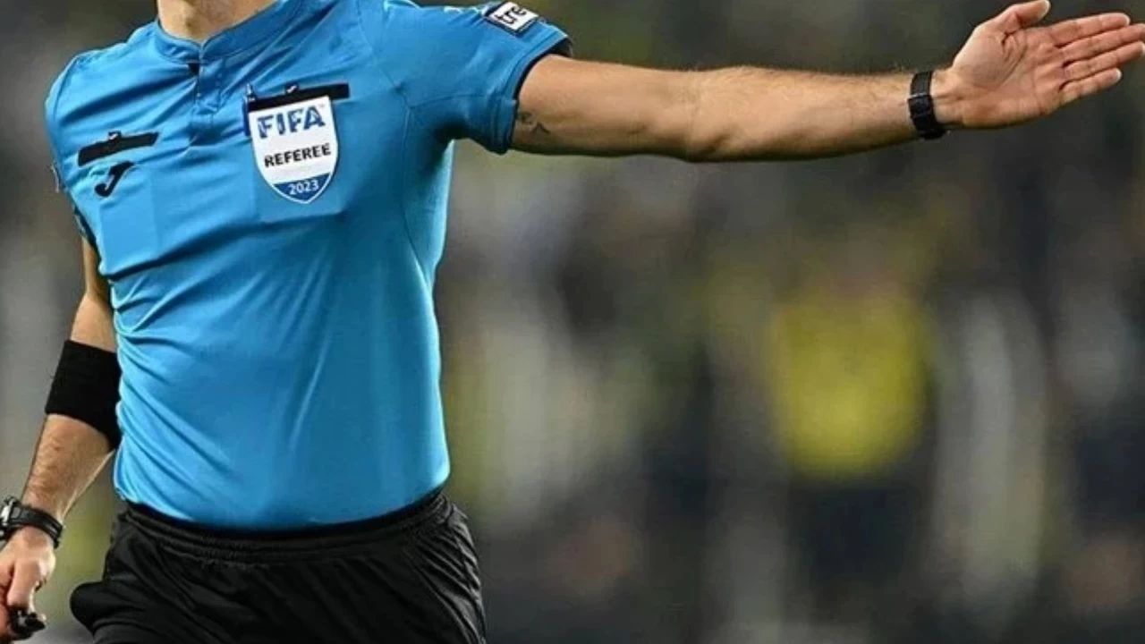 Futbolcu, Kırmızı Kart Gördüğü Hakemi Bıçakladı
