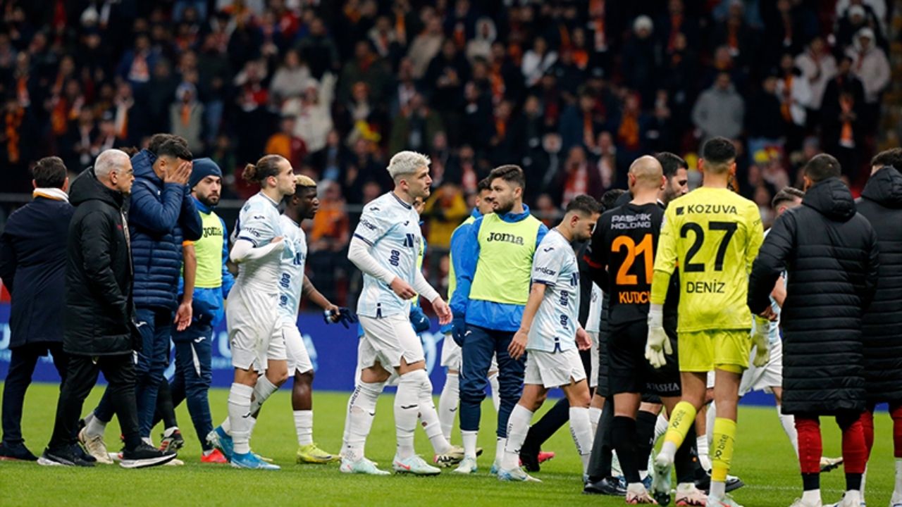Galatasaray, Adana Demirspor Karşılaşmasının Ardından Fenerbahçe'ye Sert Eleştiriler Yönlendirdi
