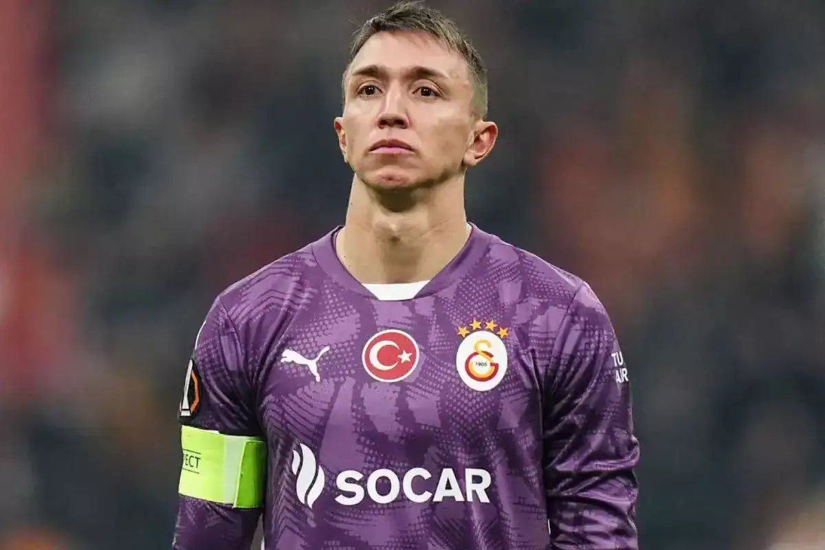 az-alkmaar-macinda-gozlerden-kacan-muslera-detayi-18398952_4887_amp.jpg