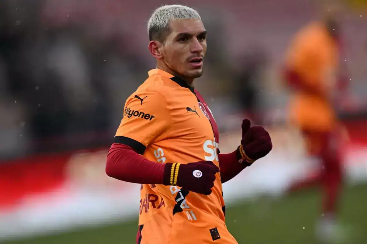 dev-kulup-kesenin-agzini-acti-lucas-torreira-18380953_1531_amp.jpg