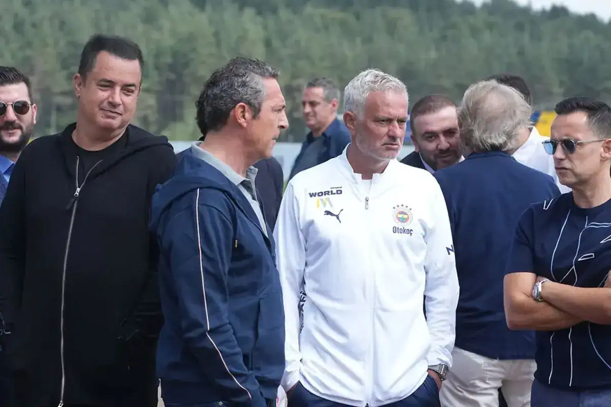 fenerbahce-galatasaray-efsanesi-hagi-nin-oglunu-18386914_1584_amp.jpg