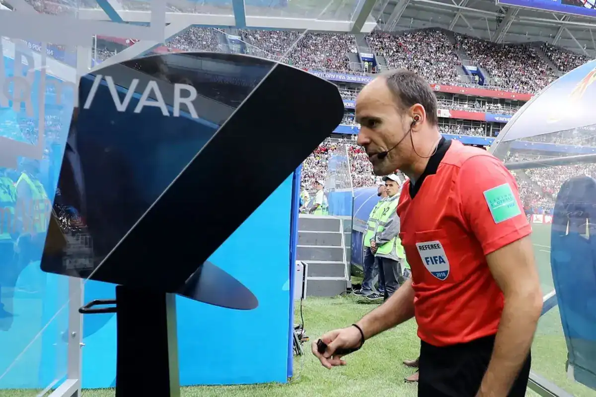 futbolda-yeni-donem-var-ve-ofsayt-kurali-18411045_4243_amp.jpg
