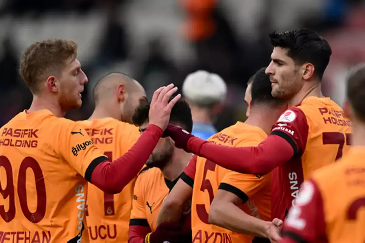 galatasaray-in-yildizi-fenerbahce-derbisinde-yok-18377997_5654_amp.jpg