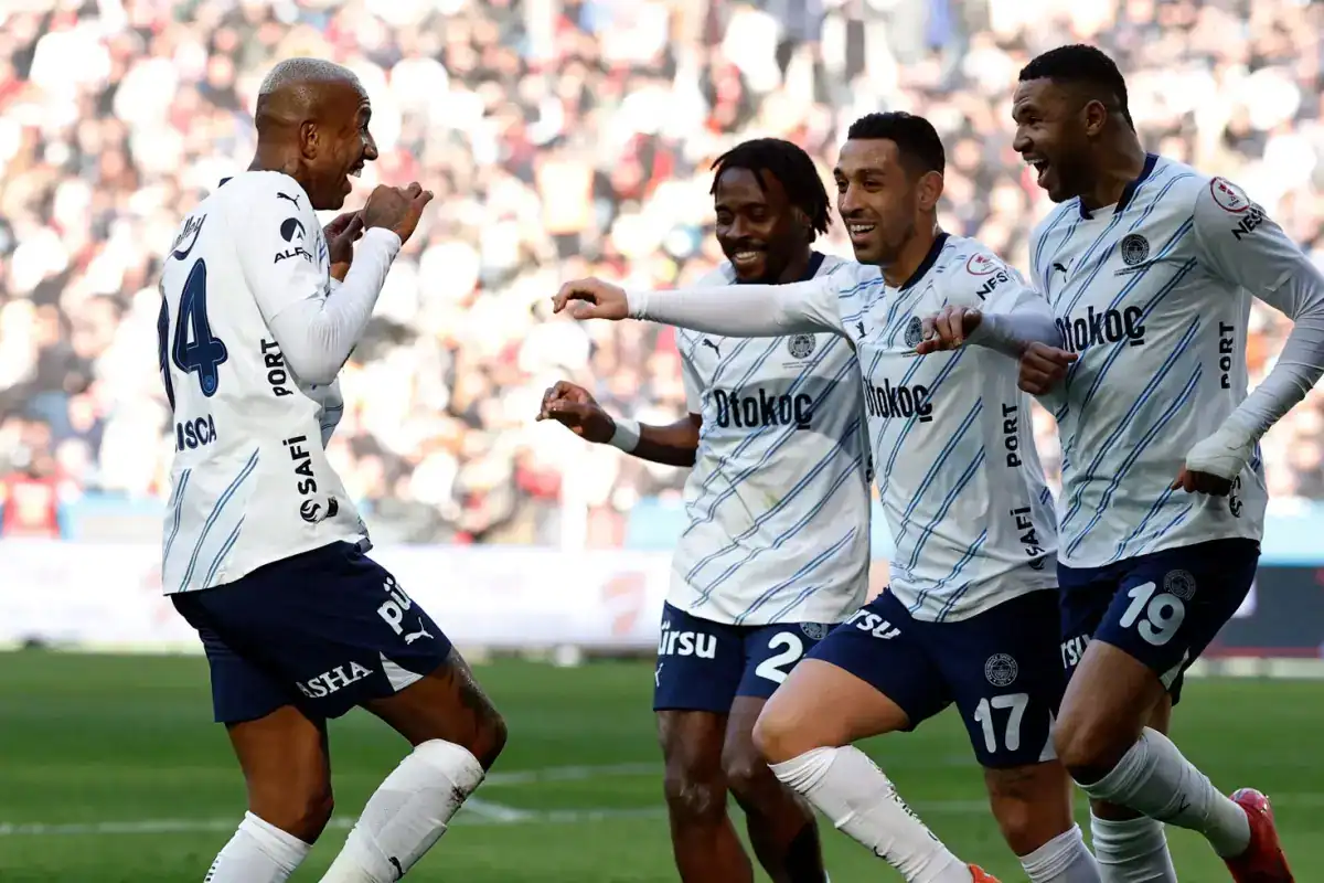 kanarya-gule-oynaya-turladi-fenerbahce-ziraat-18414264_5581_amp.jpg