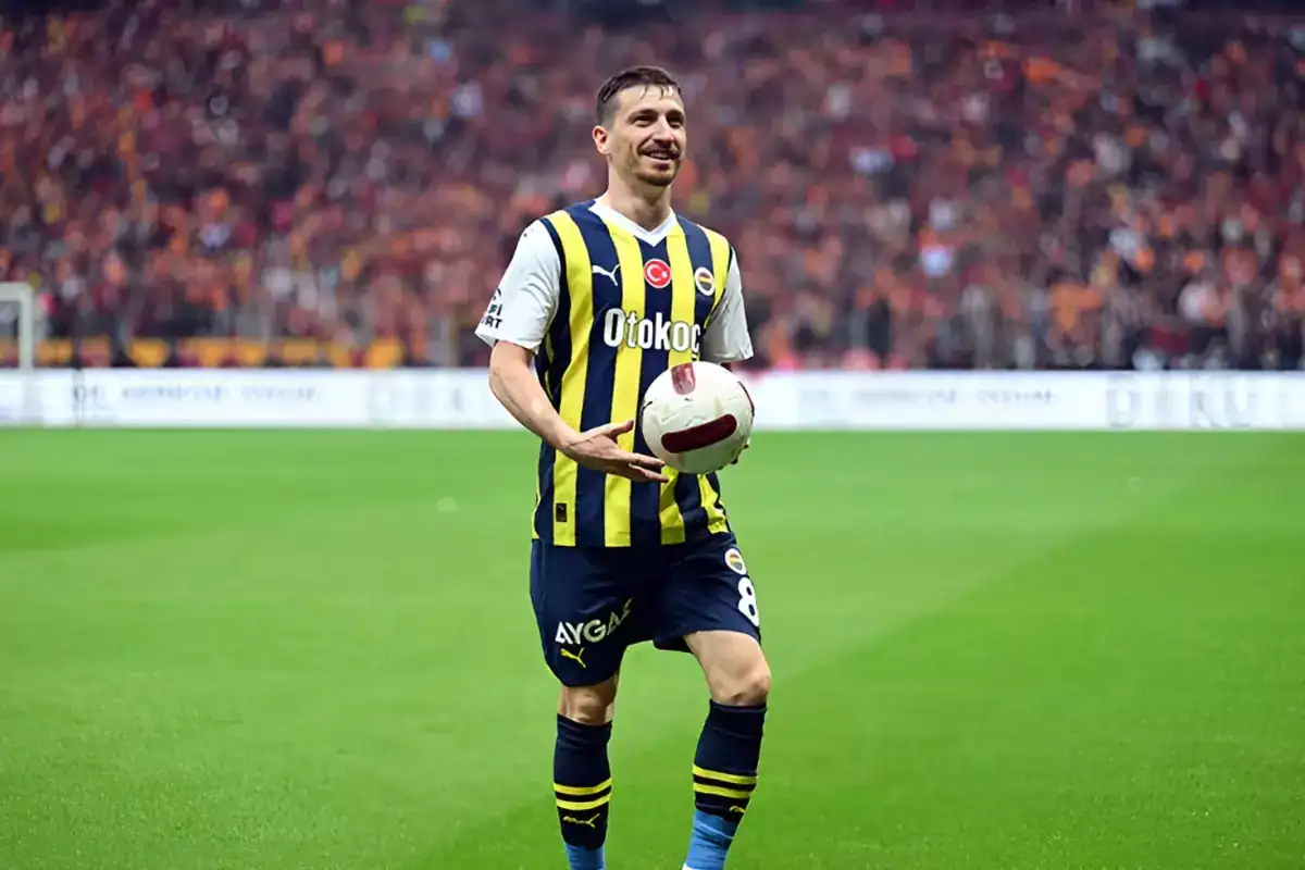 mert-hakan-dan-galatasaray-maci-oynanirken-flas-18372914_2488_amp.jpg