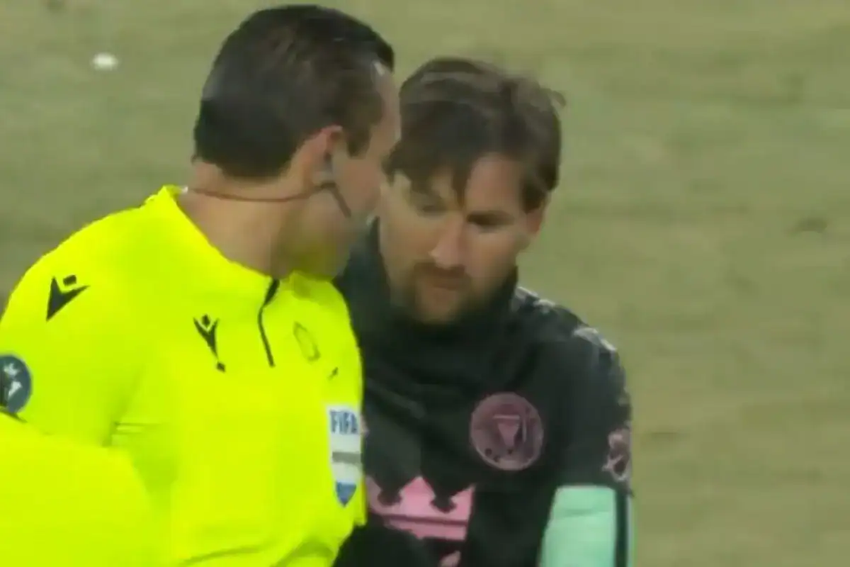 messi-den-imza-isteyen-hakem-yaptigina-pisman-oldu-18410149_3637_amp.jpg