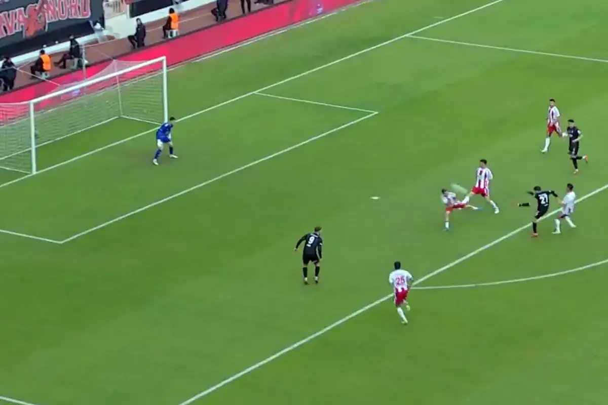 rafa-silva-dan-agizlari-acik-birakacak-gol-18409199_4314_amp.jpg