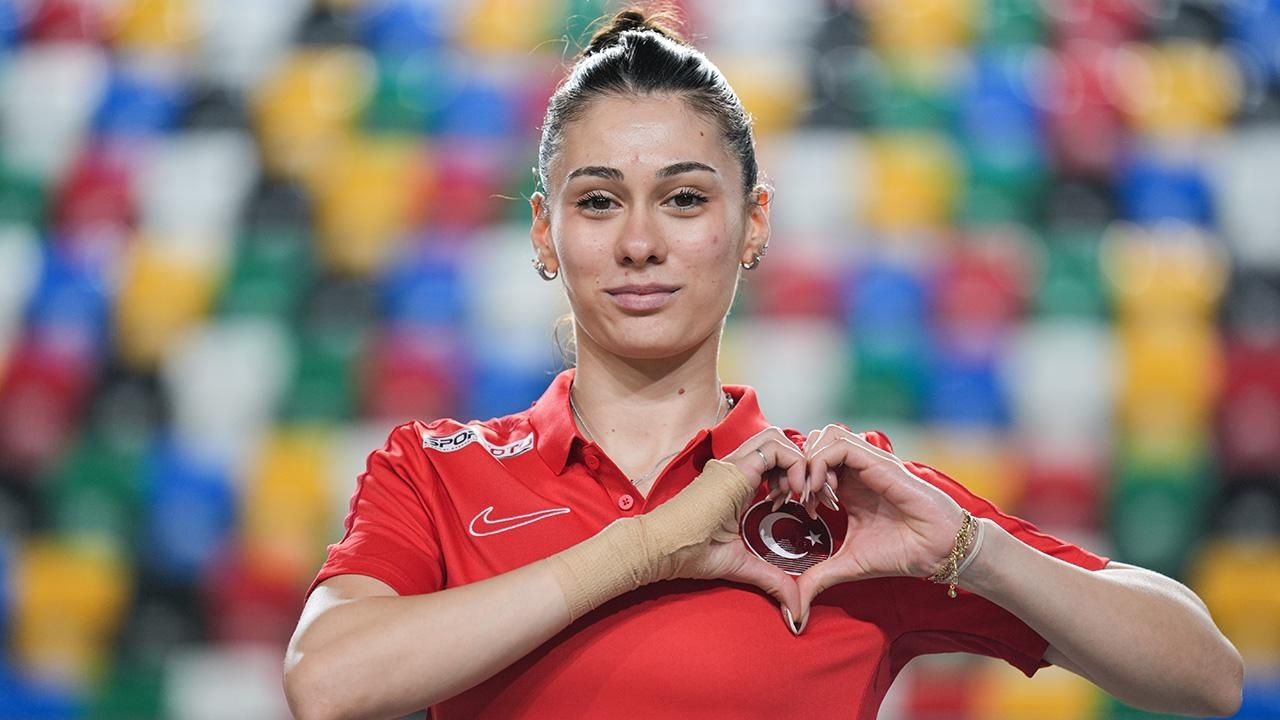 Aysel Önder, Avrupa Şampiyonası'nda dünya rekoru kırarak altın madalya kazandı