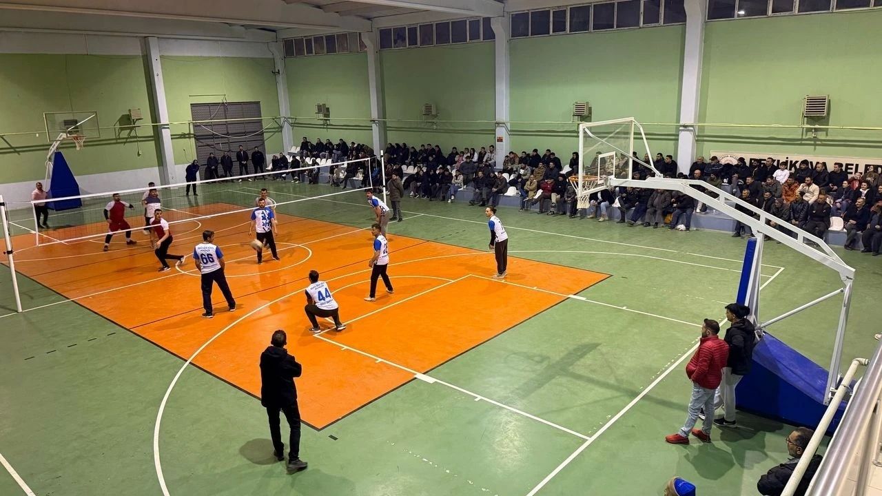 Beylikova’da Kurumlar Arası Voleybol Müsabakaları Bitti, Final Heyecanı Başlıyor