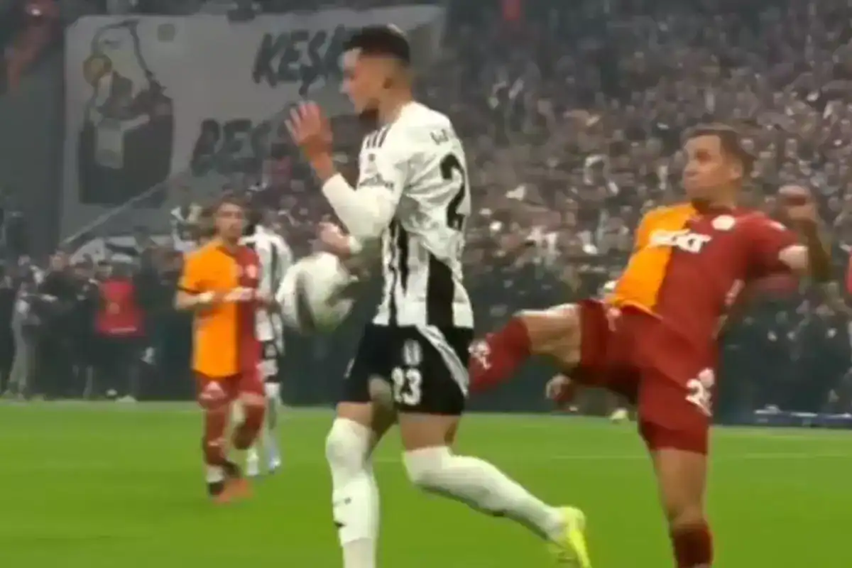derbiye-damga-vuran-an-var-uyardi-galatasaray-18484236_8314_amp.jpg