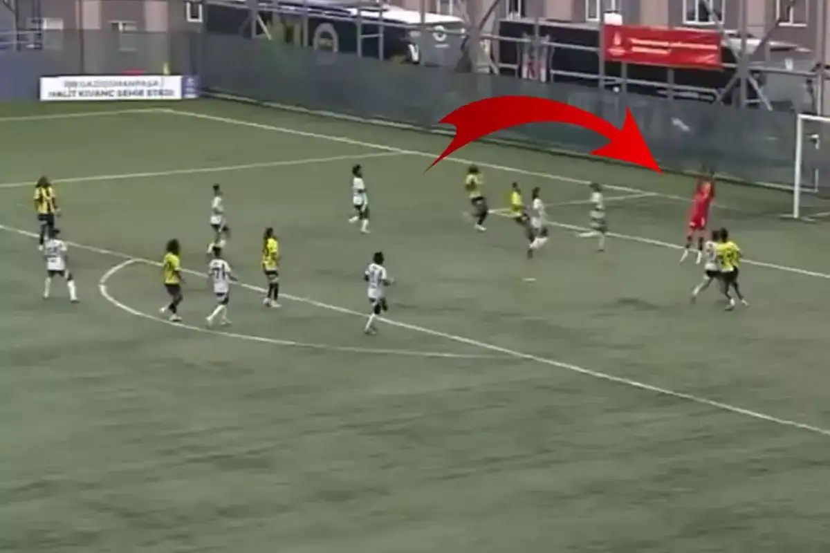 fenerbahce-den-besiktas-a-inanilmaz-gol-tam-55-18478757_5544_amp.jpg