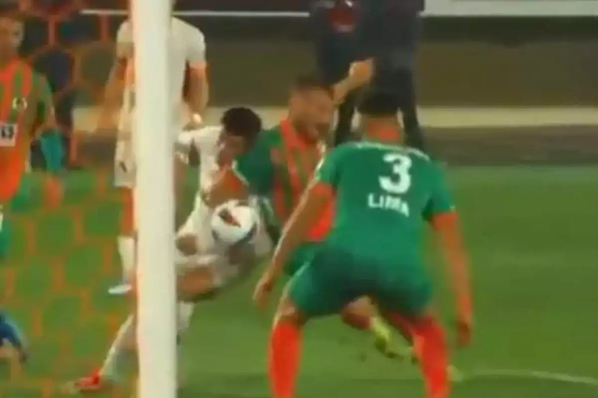 galatasaray-dan-ilk-yarinin-son-dakikasinda-18438005_9178_amp.jpg
