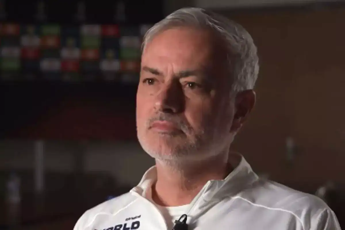 mourinho-dan-dis-basina-bomba-sozler-galatasaray-18429335_6697_amp.jpg