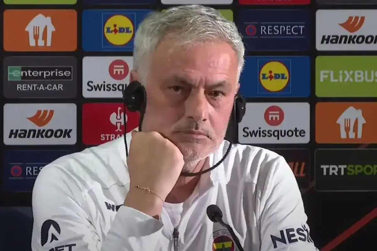mourinho-nun-kulaklikla-imtihani-18427969_27_amp.jpg