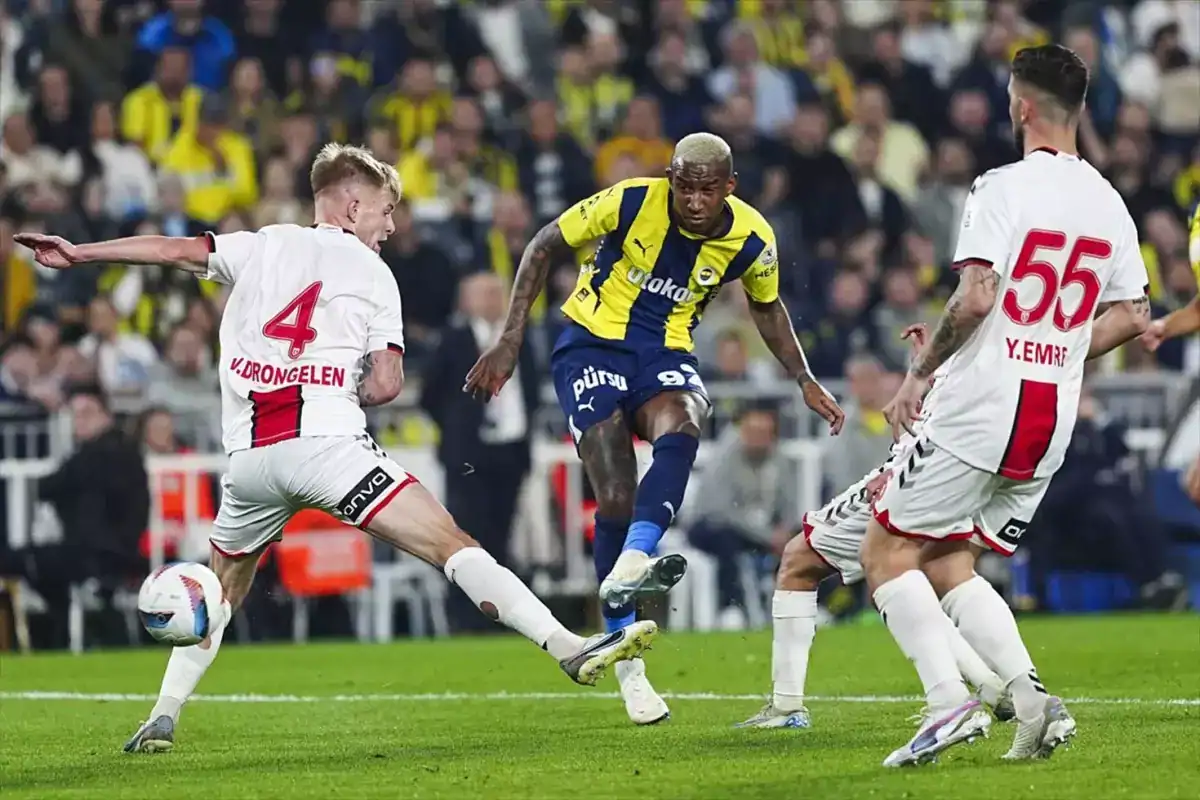 sampiyonluk-yolunda-buyuk-kayip-fenerbahce-18454130_916_amp.jpg