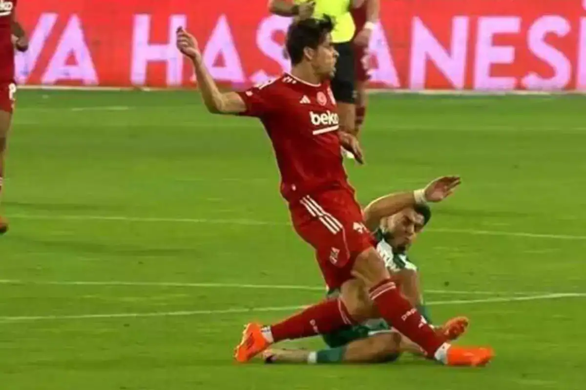 var-uyardi-besiktas-macinda-kirmizi-kart-cikti-18452291_9682_amp.jpg