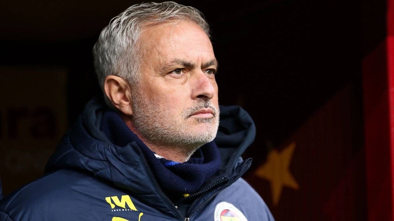 Fenerbahçe'de Şampiyonluk Umudu Azalıyor Mourinho’ya Sert Eleştiriler!