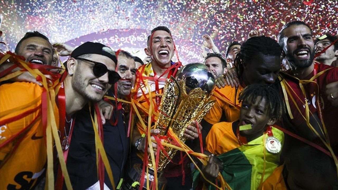Galatasaray Şampiyonluk Yolunda Avantajı Kaptı! Taraftarın Gözü Kupada
