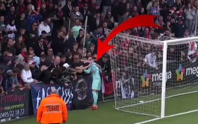 Genç kaleci penaltı kurtardı, rakip taraftarlar sevindi!