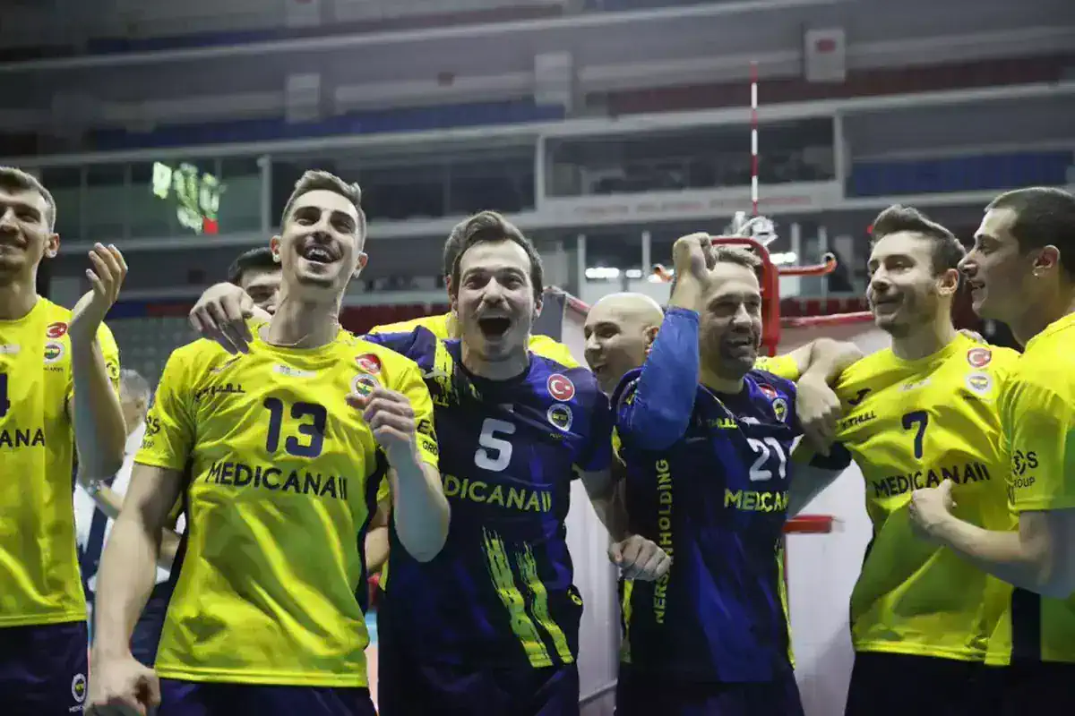 fenerbahce-efeler-lig-i-ucuncusu-kanarya-cev-18574025_7377_amp.jpg