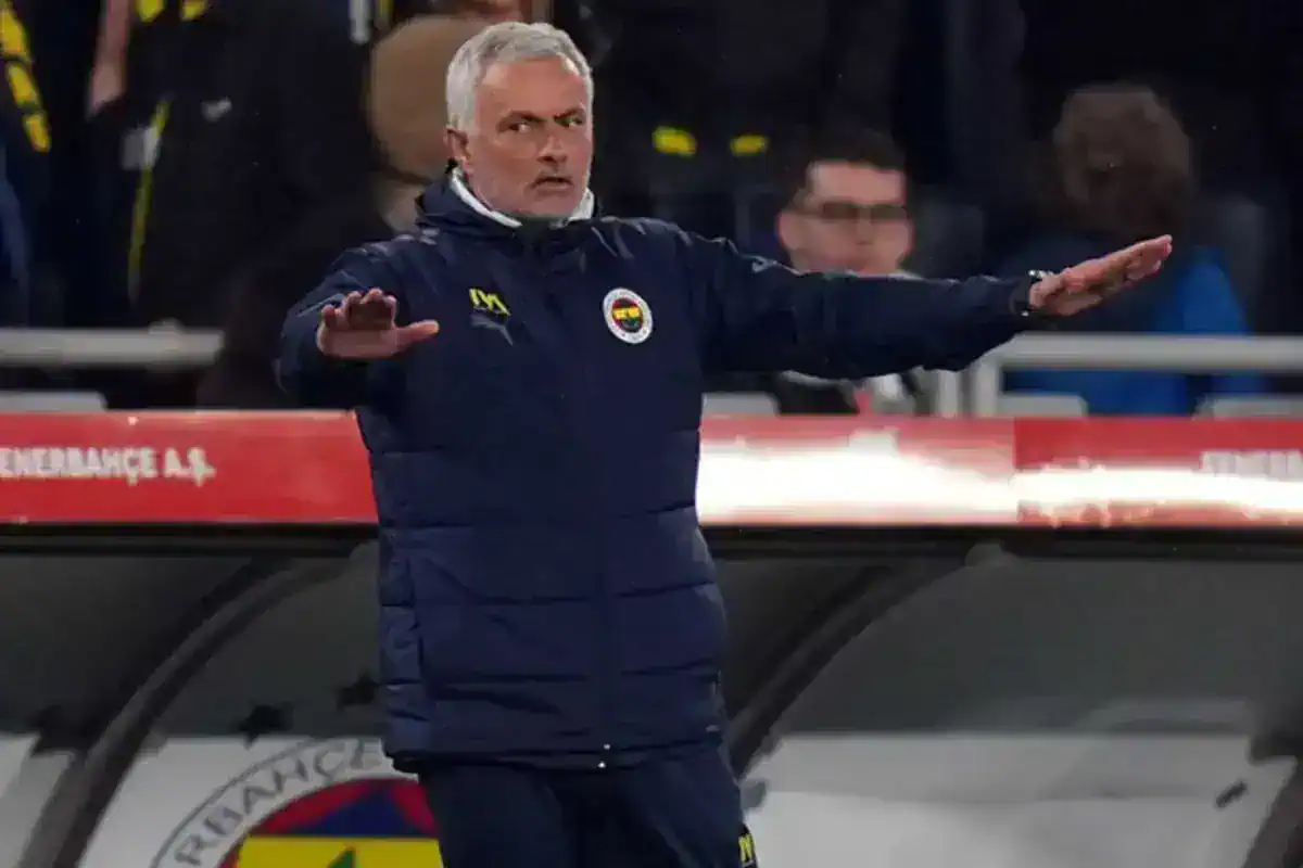 fenerbahce-yaz-aylarinda-lazio-ile-hazirlik-maci-18497641_2540_amp.jpg