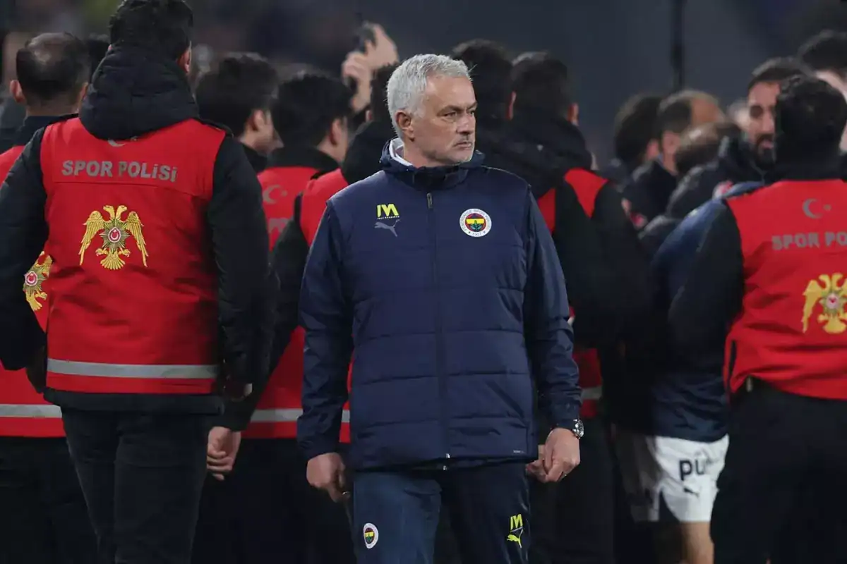 jose-mourinho-galataray-maci-sonrasi-3-isme-18494932_3526_amp.jpg