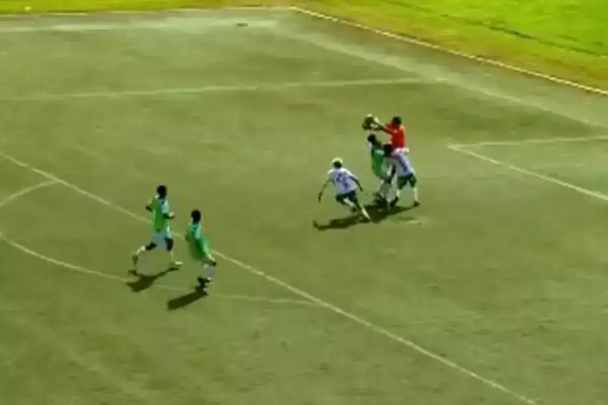 kaleciyle-carpisan-genc-futbolcu-hayatini-kaybetti-18502170_3632_amp.jpg