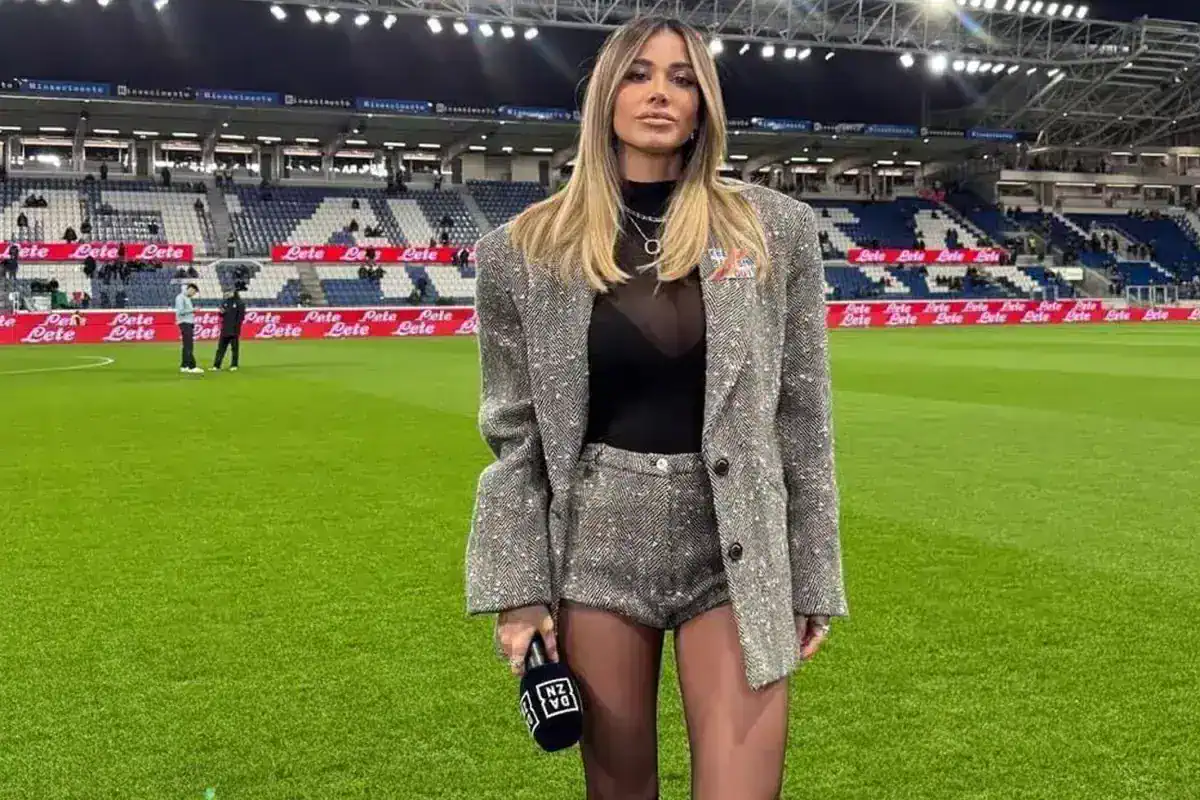 karius-un-esi-mini-elbise-giydi-eski-futbolcu-18573498_1303_amp.jpg