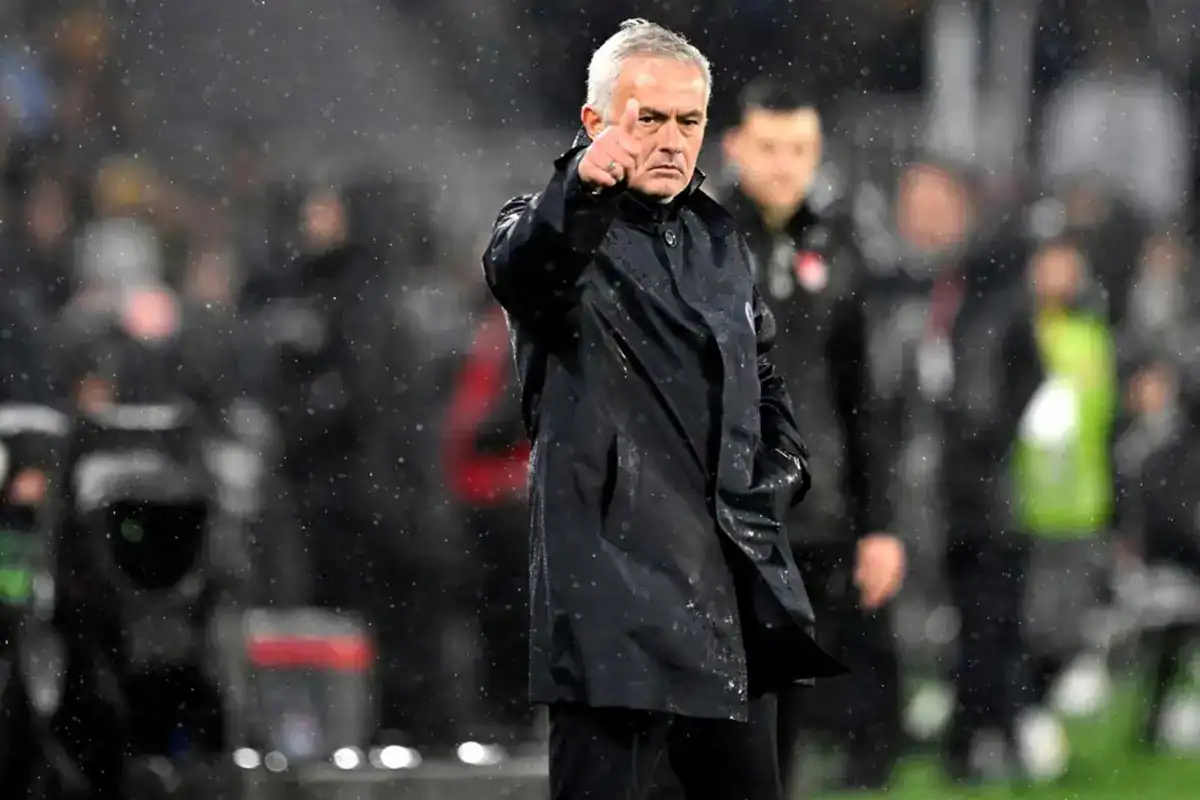mourinho-dan-trabzonspor-galibiyeti-sonrasi-flas-18496657_237_amp.jpg