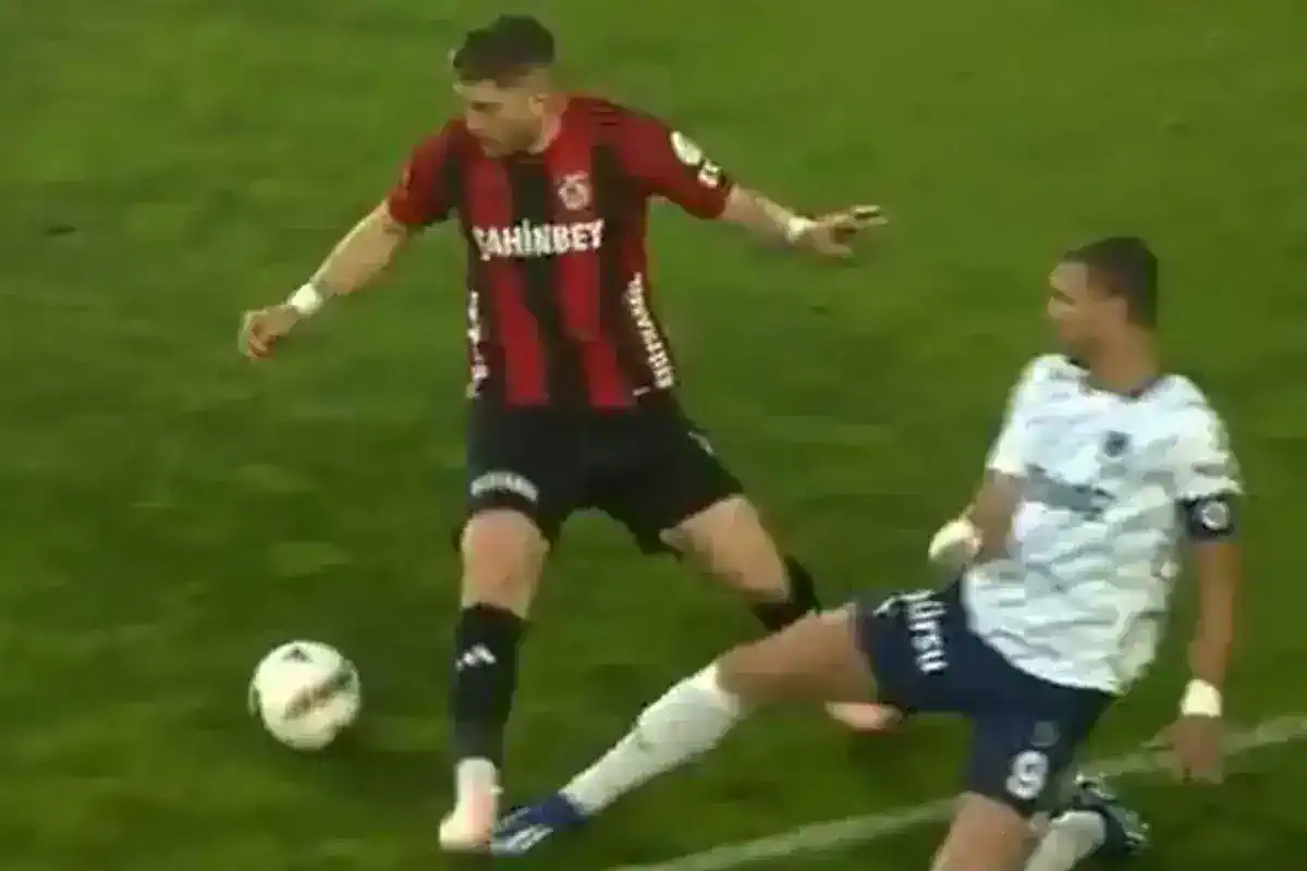var-devreye-girmedi-iste-fenerbahce-nin-penalti-18557347_1237_amp.jpg