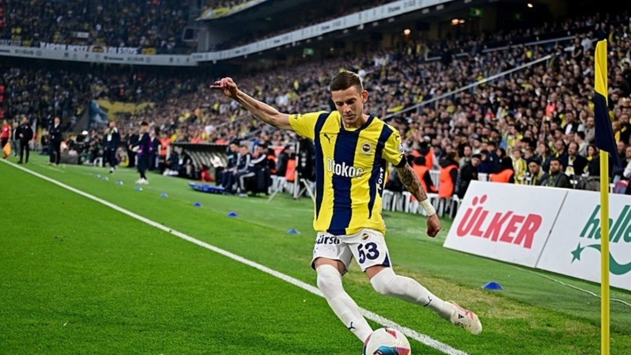 Fenerbahçe'de Szymanski Sürprizi Mourinho'nun Övgüsüne Rağmen Ayrılık Kapıda