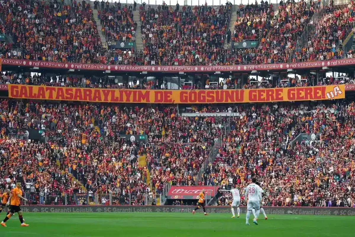 buyuk-umutlarla-gelmisti-galatasaray-da-ilk-18575236_956_amp.jpg