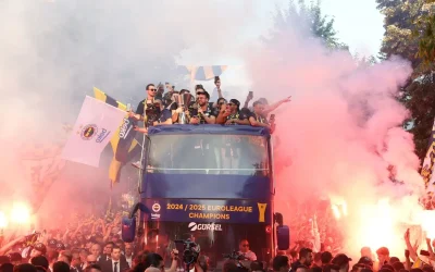 Fenerbahçe taraftarıyla Euroleague zaferini kutladı
