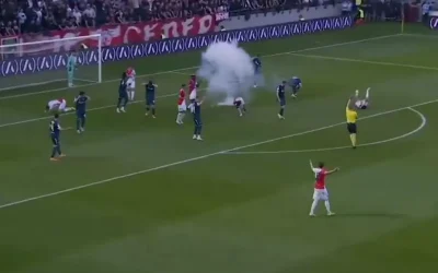 Final maçında patlayıcı atıldı, futbolcular yaralandı!