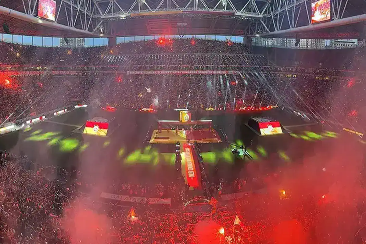 galatasaray-da-yildiz-isme-izin-cikti-18616841_3528_amp.jpg