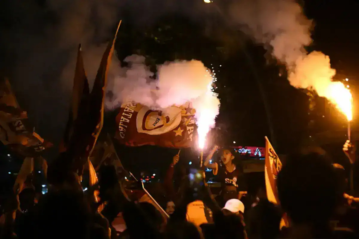 galatasaray-in-almanya-daki-sampiyonluk-18649445_585_amp.jpg