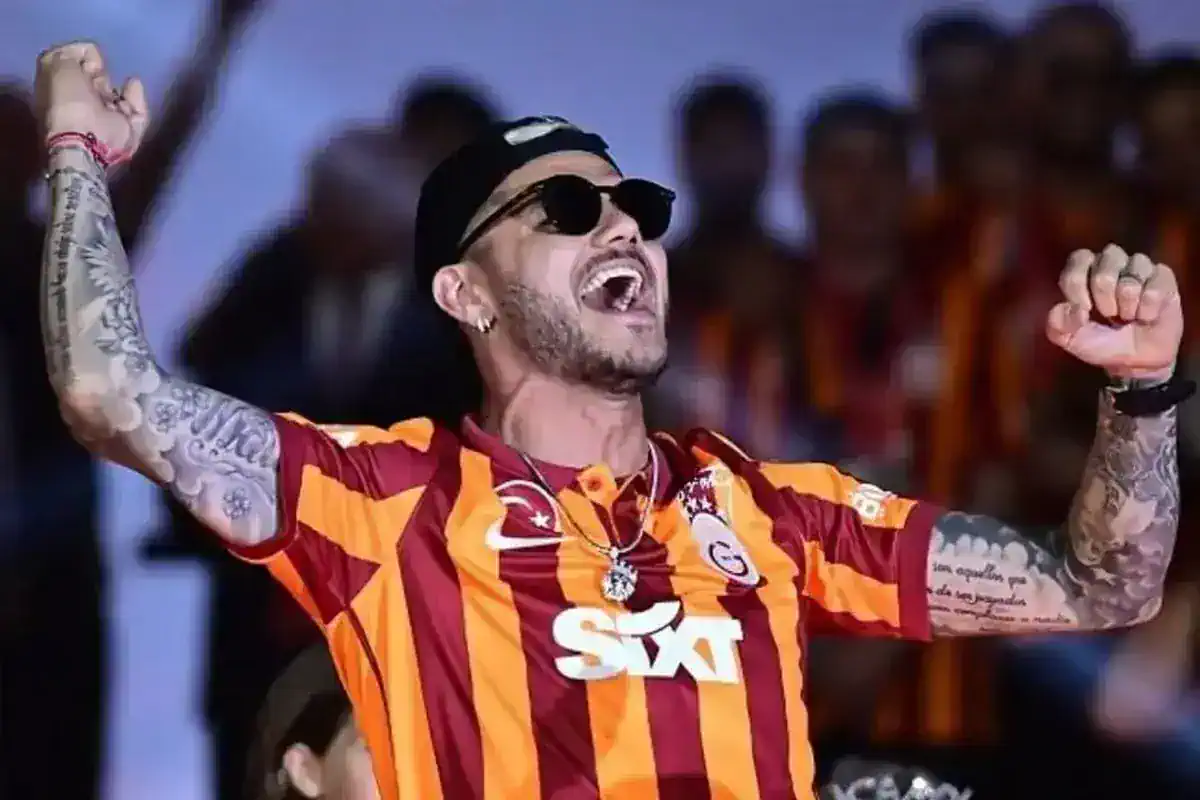 galatasaray-in-sampiyonluk-kutlamalarinda-sahne-18593280_9855_amp.jpg